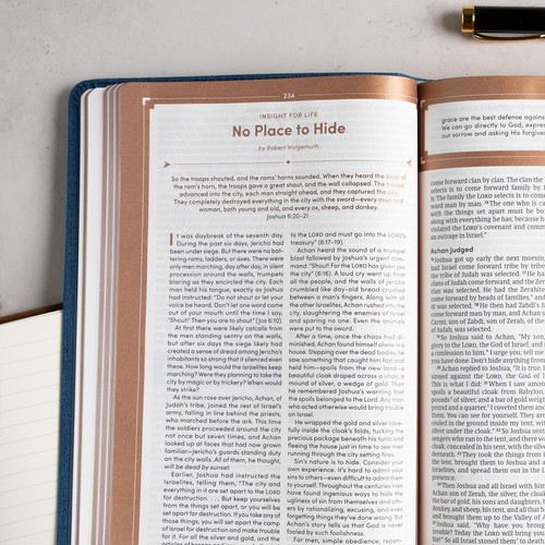 CSB Men's Daily Bible (Blue LeatherTouch)